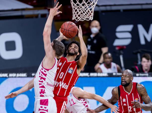 两支老牌战 两支老牌战